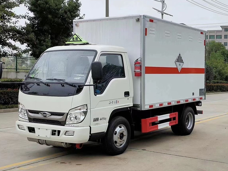 福田時(shí)代小卡3.8米易燃液體廂式運(yùn)輸車(chē)